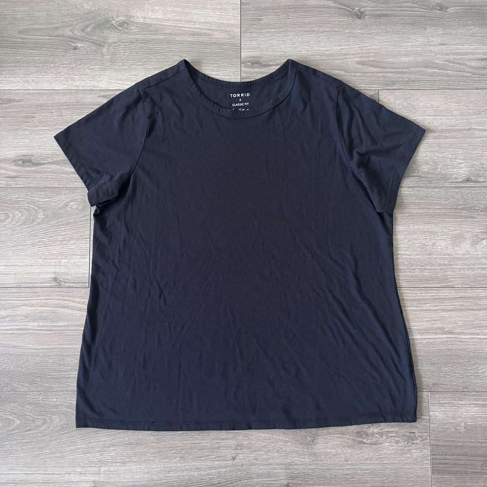Torrid Classic Fit Black Short Sleeve Crew Neck Tee Shirt Plus Size 2 2X